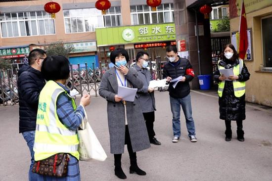 強忍喪(sang) 夫之痛 鄰水縣社區女書(shu) 記衝(chong) 在防疫第一線