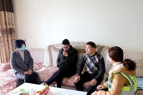 強忍喪(sang) 夫之痛 鄰水縣社區女書(shu) 記衝(chong) 在防疫第一線