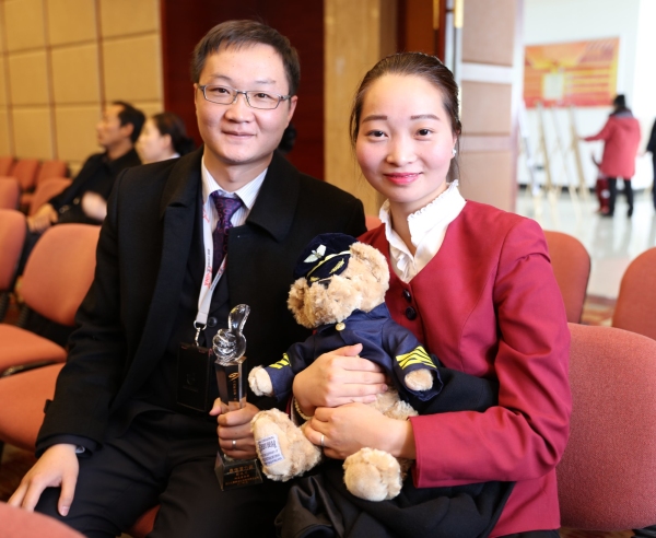 亞(ya) 美尼亞(ya) 的國際快遞-巴中恩陽機場：戰疫“夫妻檔” 護航“賢伉儷(li) ”