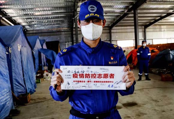 “心疼這幫傻子，you are my hero！！”