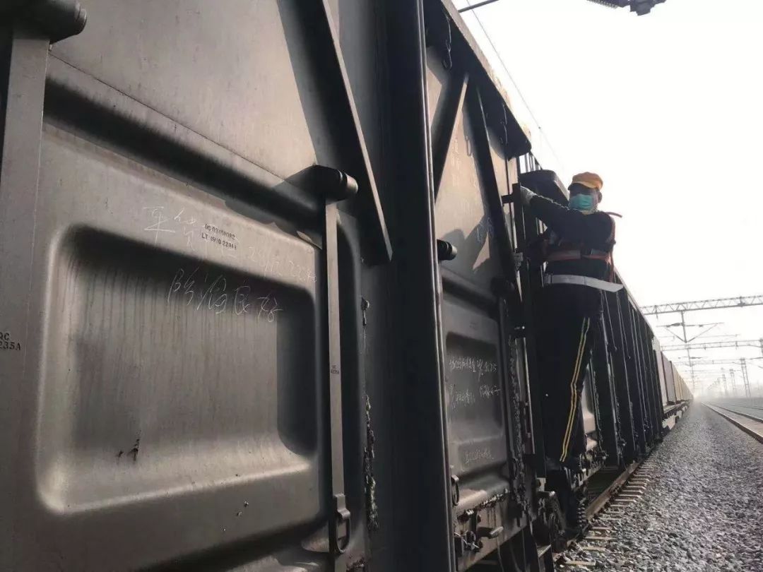 鐵路快運民生物資  500噸牛奶今乘班列運抵武漢