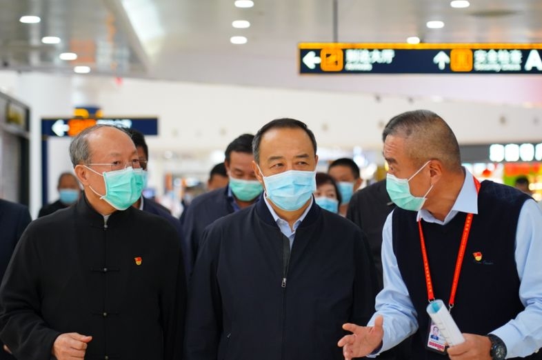 海南省副省長赴美蘭(lan) 機場、 海南航空調研抗擊疫情、複工複產(chan) 情況