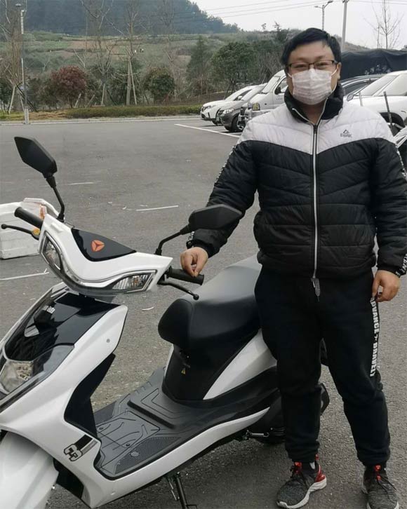 用戶成功收到由日日順物流送裝一體(ti) 的電動車