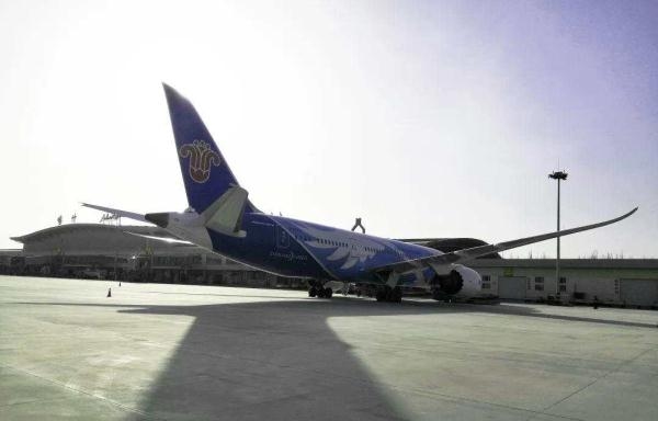 烏(wu) 克蘭(lan) 航空-新疆喀什242名農(nong) 民工乘坐南航787夢想客機出疆務工（附圖）