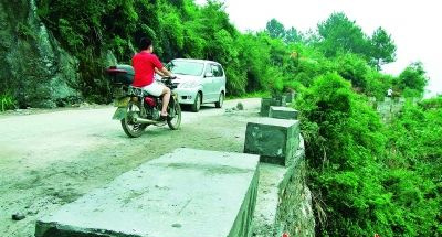 亞(ya) 美尼亞(ya) 的國際快遞-連州深水洞公路懸空段修複
