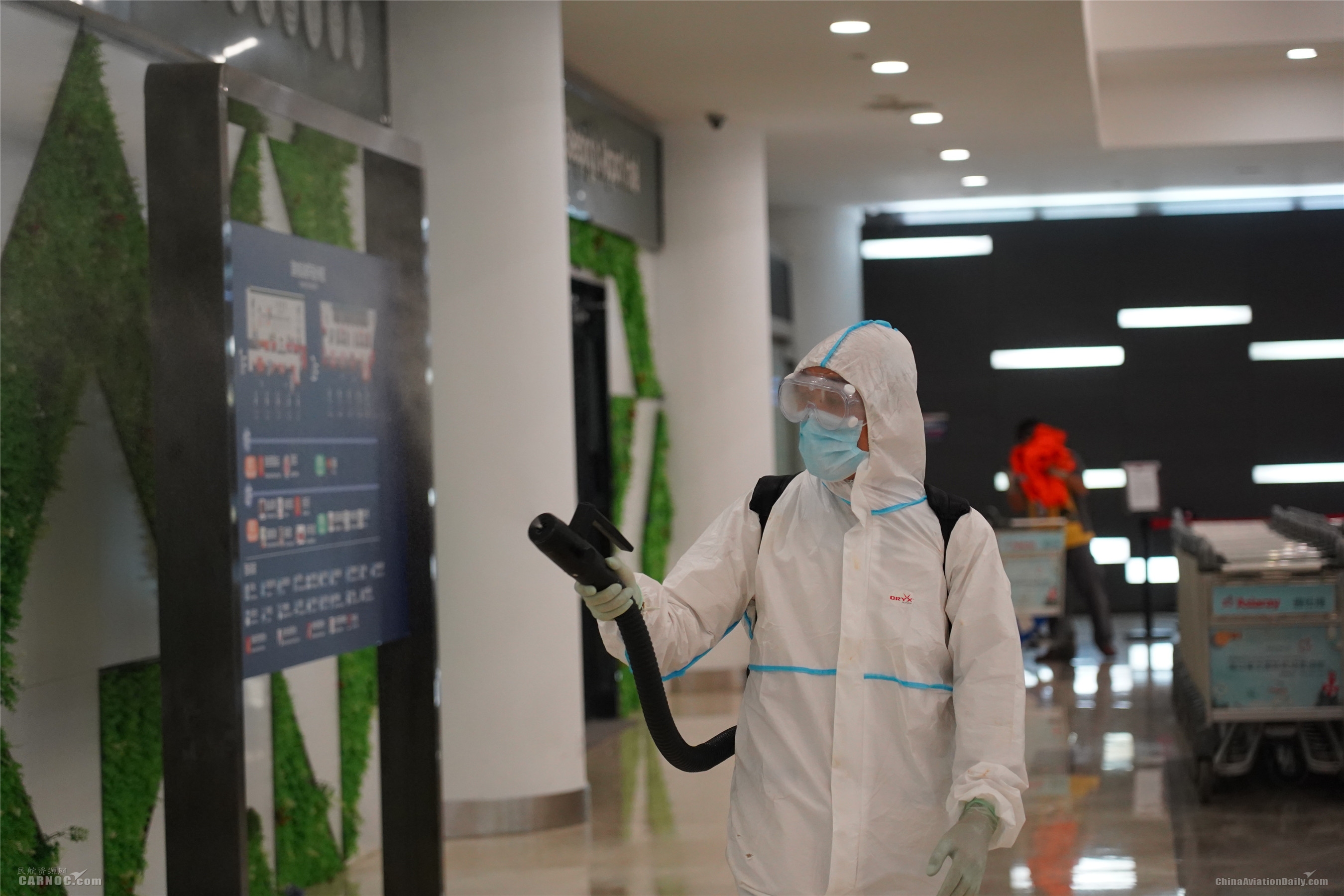 商品編碼查詢-氣溫攀升 客流回暖 海口美蘭(lan) 國際機場戰“疫”複工兩(liang) 手抓（附圖）