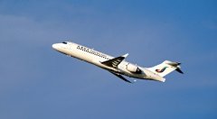 鄭州空運公司-浦東生產線第一架ARJ21飛機進行首次生產試飛
