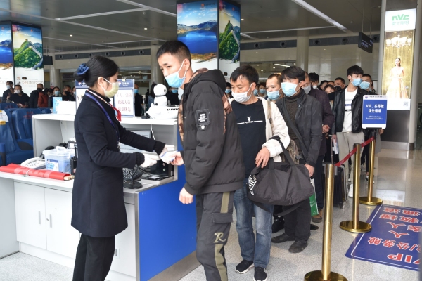 emc船公司-定製包機 茅台機場攜手深航助力132名務工人員平安複工
