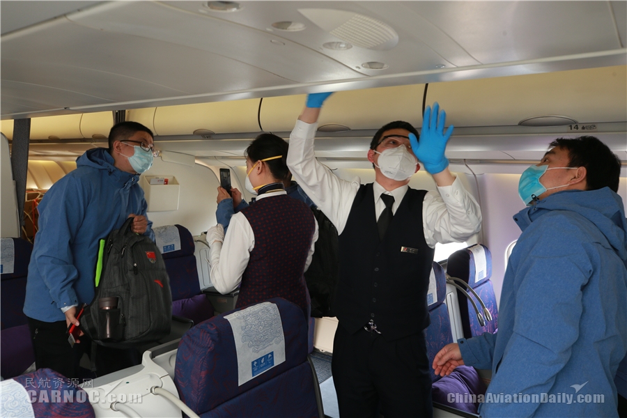 國航包機運送山東(dong) 省聯合工作組飛赴倫(lun) 敦。國航供圖