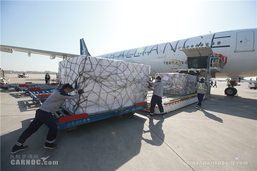 國航包機運送山東(dong) 省聯合工作組飛赴倫(lun) 敦。國航供圖