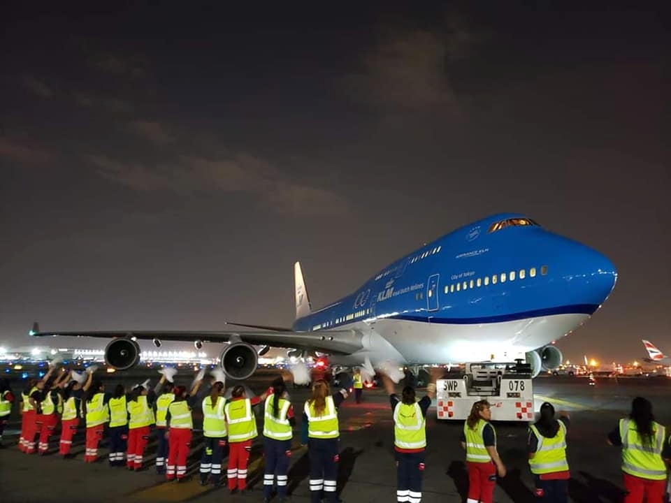 視頻：致以最高禮遇 荷航提前退役波音747機隊