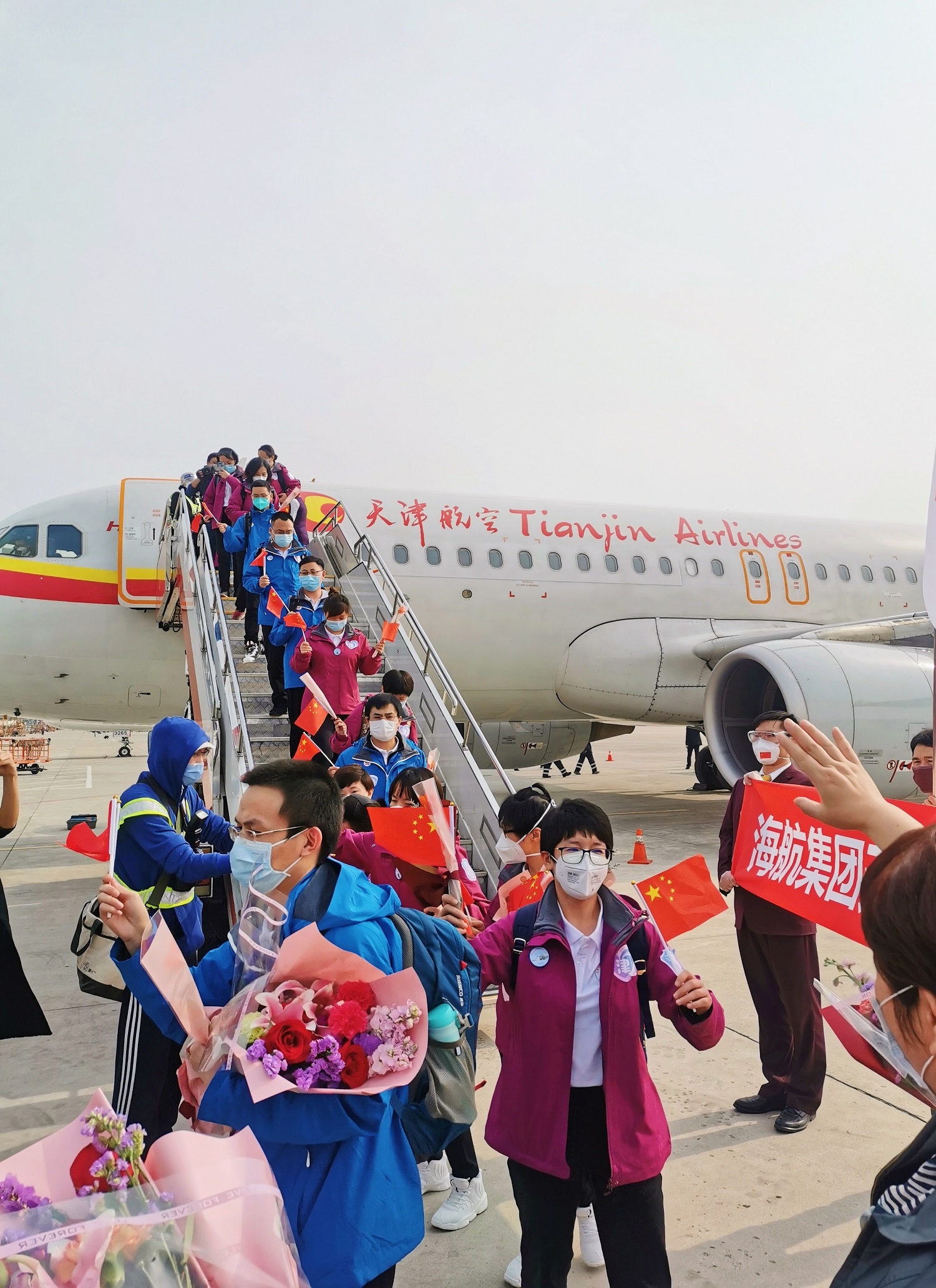 哈薩克斯坦空運最大規模！中國民航51架包機接7000餘(yu) 名援鄂醫護人員回家