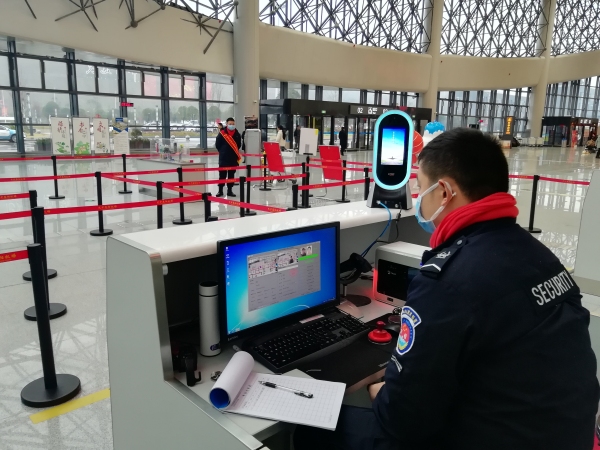 國際空運港口-九寨黃龍機場安檢：在戰“疫”的同時築牢安全堤壩