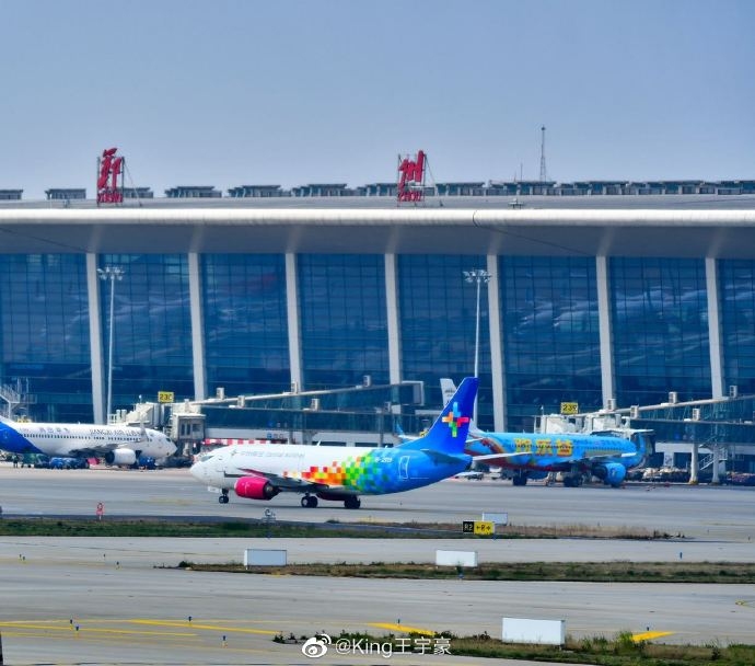 中州航空首架737飛抵鄭州新鄭國際機場