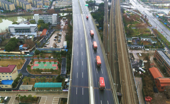  京東(dong) 物流 以亞(ya) 洲一號為(wei) 代表的 智能物流倉(cang) 群、以 無人科技為(wei) 代表的最後一公裏配送 能力均在 抗疫期間發揮了重要作用
-迪拜空運