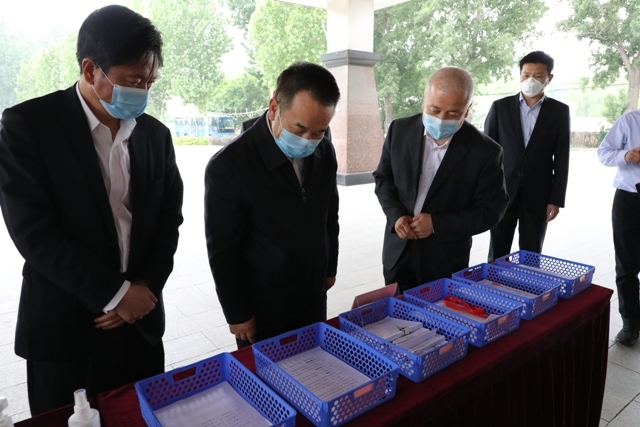 呂爾學在民航兩(liang)