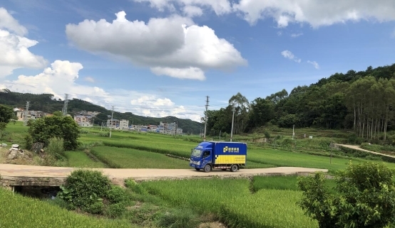  偶然上線的“馬背上的派件員” 德邦快遞伊犁新源縣營業(ye) 部成立於(yu) 2015年
-物流