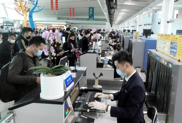 返程高峰來臨(lin)  南航提醒旅客需提前2個(ge) 小時到達機場
